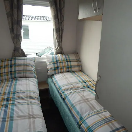 Flamingo Land - Cedar Wood Cw09