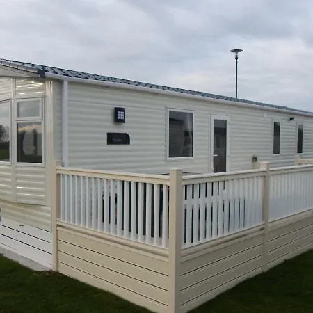Flamingo Land - Cedar Wood Cw09 *